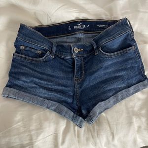 Hollister low rise jean shorts size 1